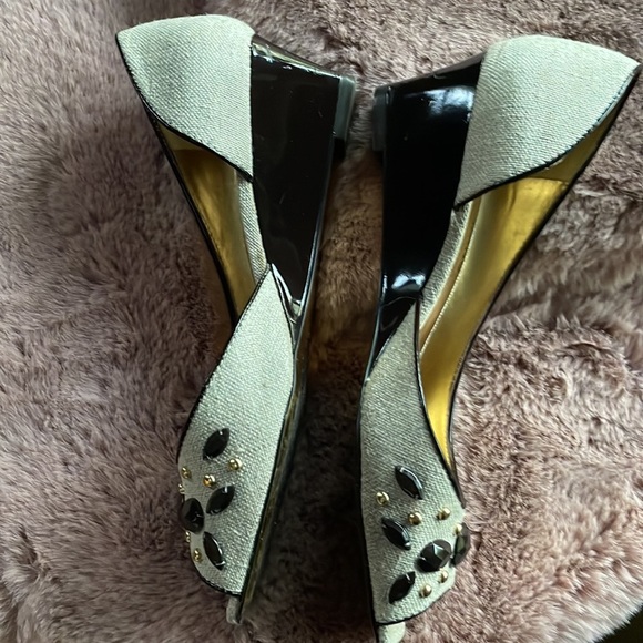 Arturo Chiang beige brown low heel shoe. - Picture 9 of 12